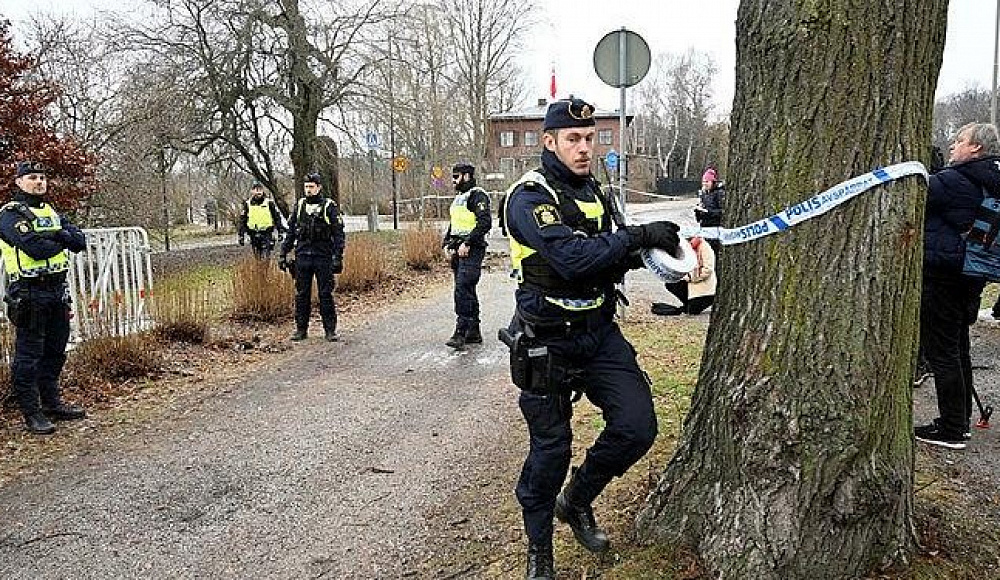 Полиция Швеции разрешила сжечь Тору у посольства Израиля в Стокгольме