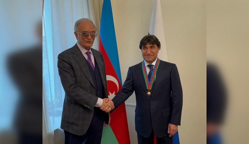 Году Нисанову вручили высокую награду Азербайджана — орден «Достлуг»