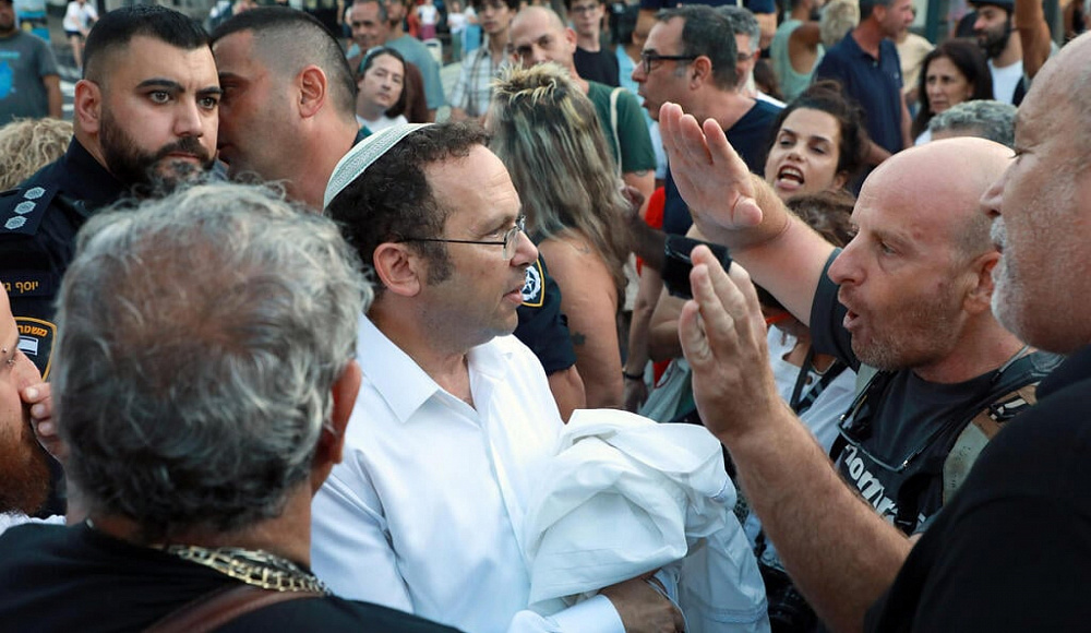 Протестующие сорвали публичную молитву на Йом Кипур в Тель-Авиве