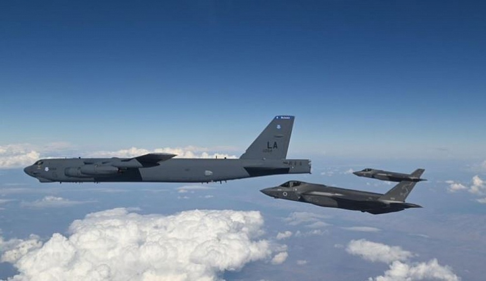 Израильские истребители «Адир» впервые совершили сопроводительный полет с американскими бомбардировщиками B-52