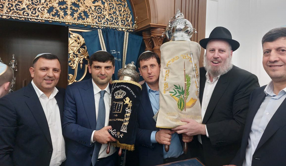 В новую синагогу на северо-западе Москве внесен свиток Торы
