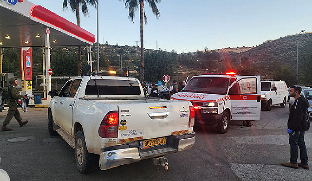 Трое террористов осуществили теракт у въезда в Эли, два израильтянина погибли