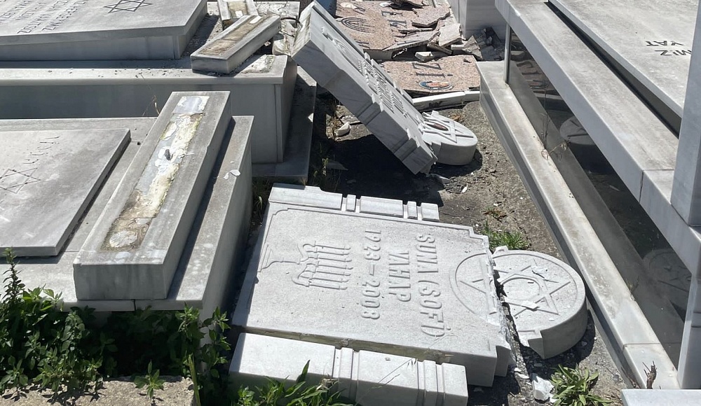В Стамбуле осквернено еврейское кладбище