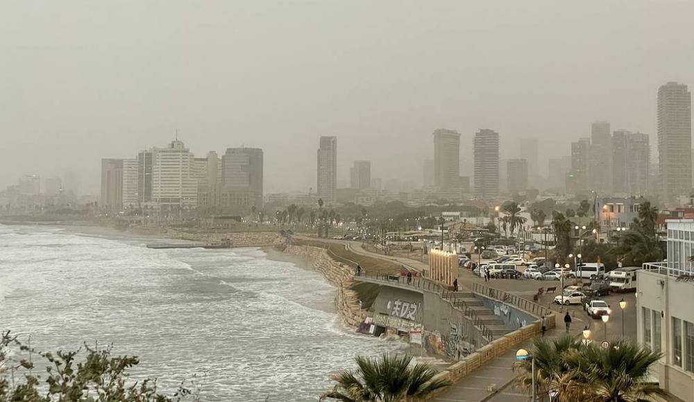 На Израиль обрушилась пыльная буря с мощными ливнями