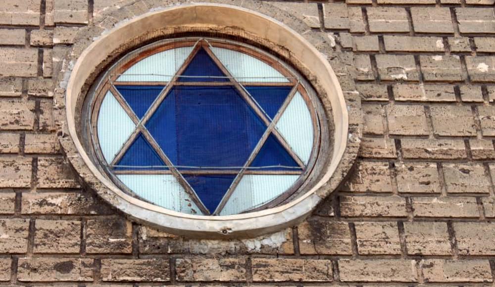 Вандалы ворвались в синагогу в Тель-Авиве и похитили несколько свитков Торы