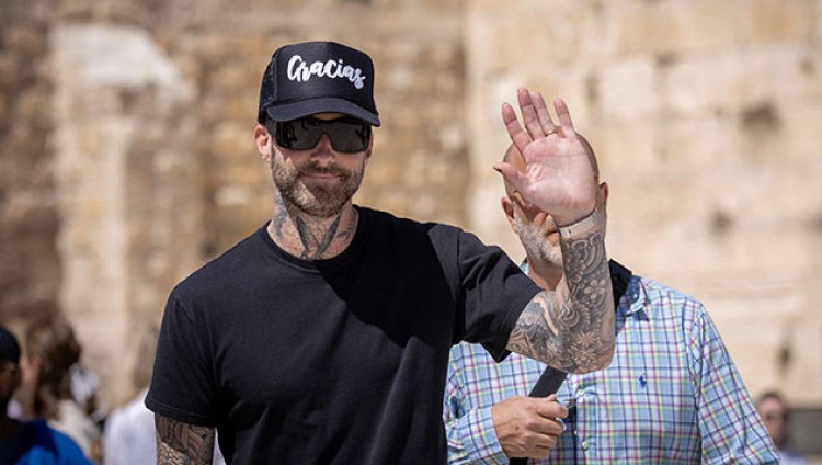 Певца Maroon 5 Адама Левина заметили у Стены Плача в Иерусалиме
