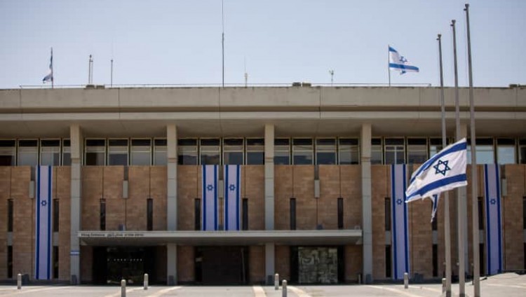 Новая израильская коалиция переживает первый кризис
