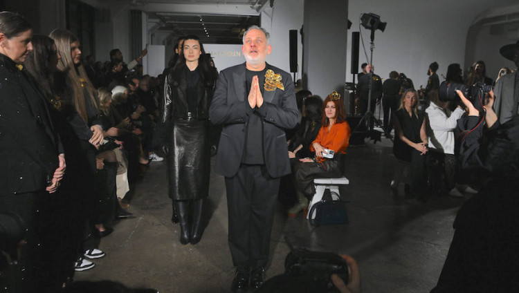 Дизайнер Коби Альперин завершил показ на Неделе моды в Нью-Йорке под «Атикву»