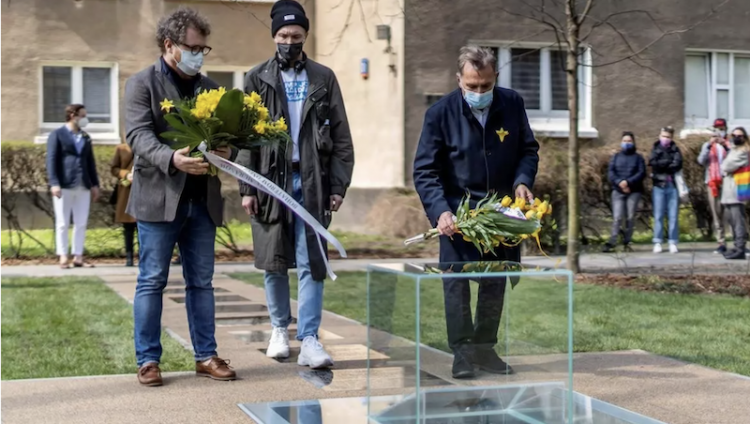 В Варшаве открыт памятник «Архиву Рингельблюма»