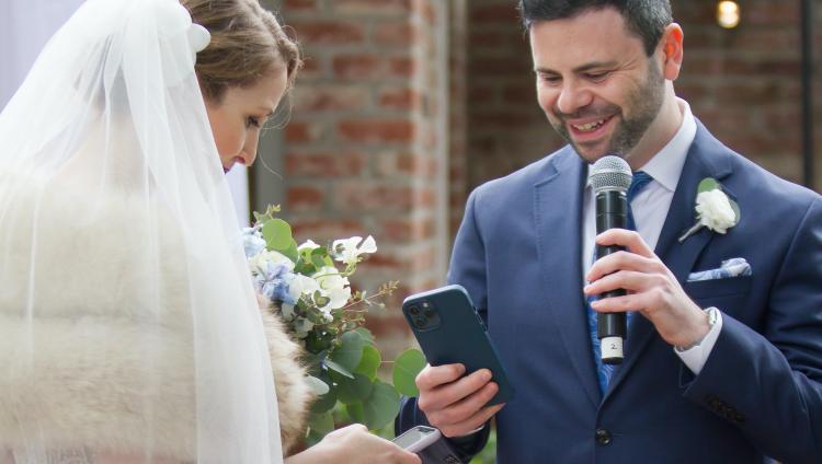 Еврейская пара из США на свадьбе обменялась NFT-токенами вместо колец