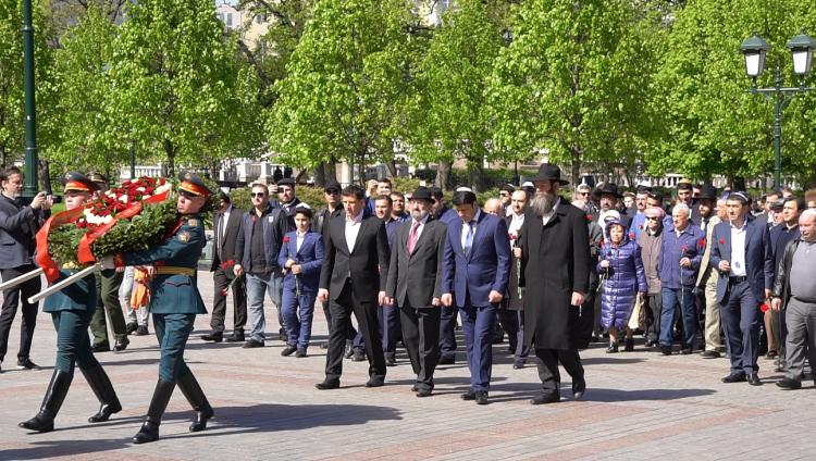 26 Ияра: возложение венков к Могиле Неизвестного Солдата в Москве