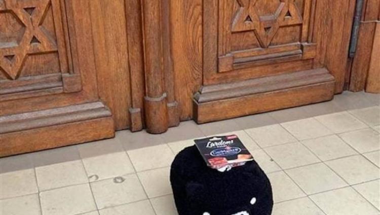 В Швейцарии к двум синагогам подбросили свинину