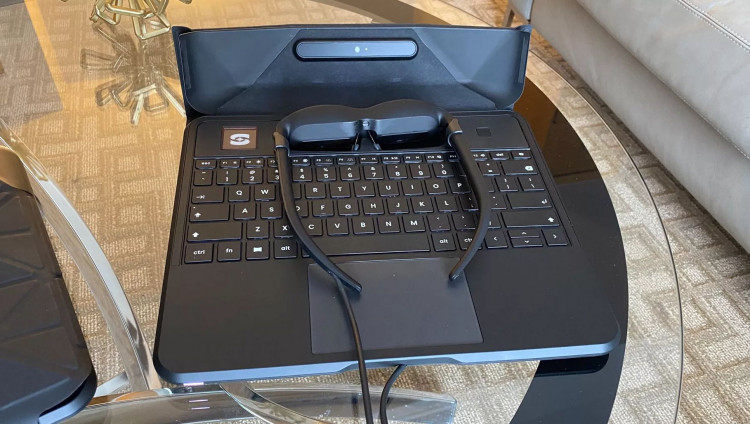 Израильский стартап представил первый в мире ноутбук без дисплея