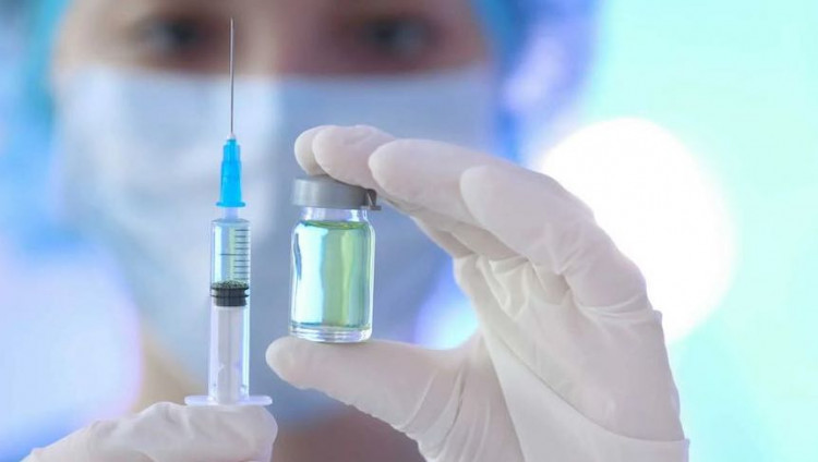 Израильтянка потребовала миллион шекелей компенсации за осложнение после вакцинации от COVID