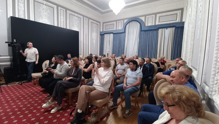 Вечер поэта Романа Амирамова состоялся в Доме народов России
