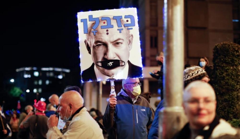 Противники Нетаньяху требуют принять закон о запрете ему занимать пост премьер-министра
