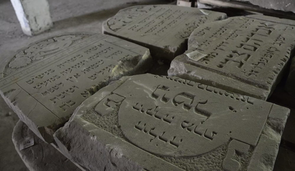 В Бресте построят мемориал из старинных еврейских надгробий