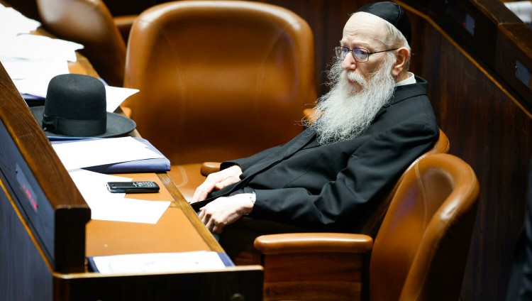 Экс-министр Яаков Лицман подал в отставку из Кнессета из-за уголовного дела