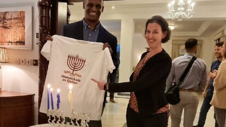 Израильские дипломаты зажгли ханукальные свечи в Катаре