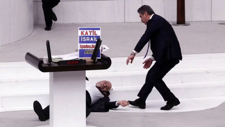 Умер турецкий парламентарий, грозивший Израилю «гневом Аллаха»