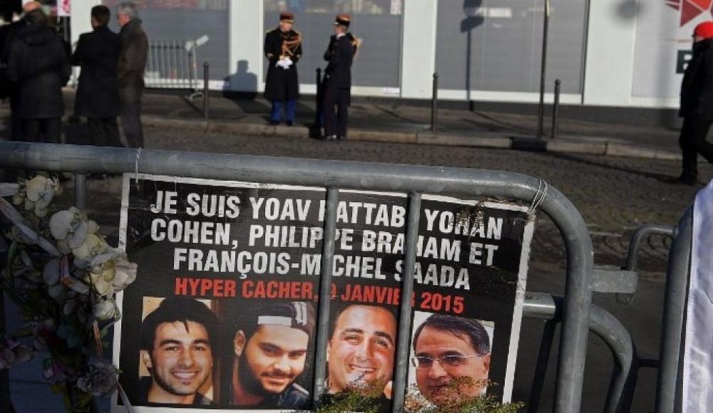 В Париже почтили память жертв нападения на кошерный супермаркет