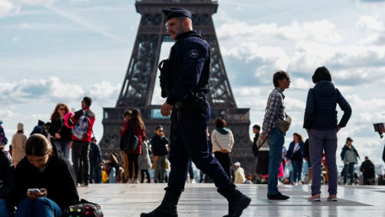 В Париже антисемит шесть раз ударил знакомого еврея ножом в спину