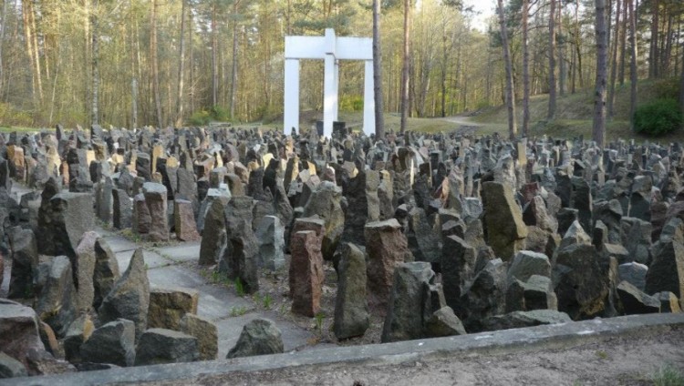 В Латвии осквернили мемориал жертвам Холокоста