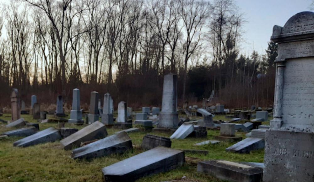 Более 100 могил разрушены вандалами на еврейском кладбище в Аргентине