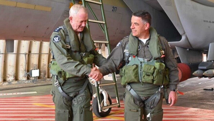 Ганц провел прощальный вылет с уходящим в отставку командующим ВВС Израиля 
