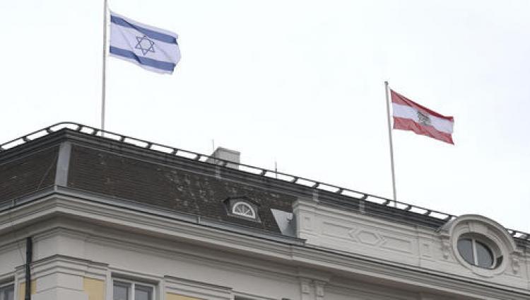 За Израиль: президент Австрии поднял флаг, президент Чехии нарисовал сердце