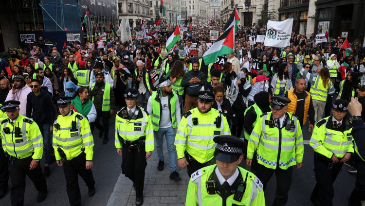 Великобритания будет лишать виз иностранцев за антисемитизм