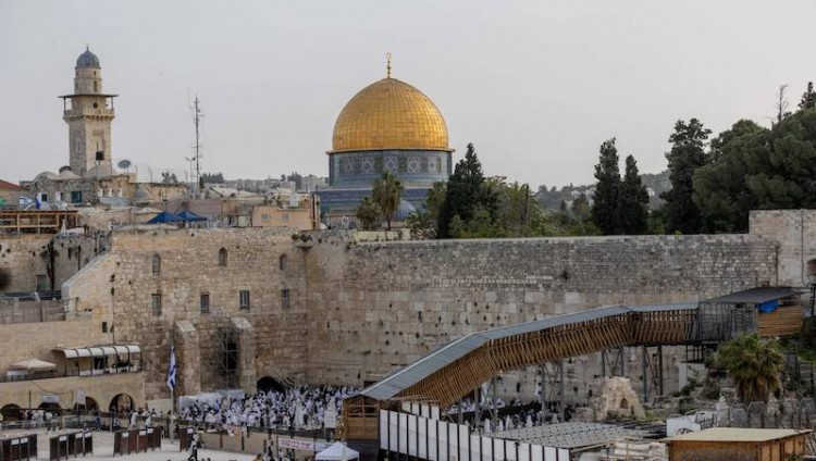 Храмовая гора вновь открыта: сотни евреев ждут в очереди