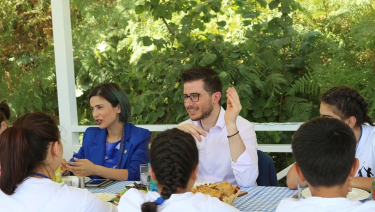 Посол Израиля в Азербайджане Джордж Дик встретился в Губе с воспитанниками детских домов