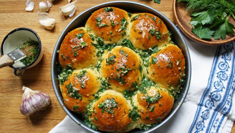 Пампушки: рецепт украинских чесночных булочек от еврейского блогера из США