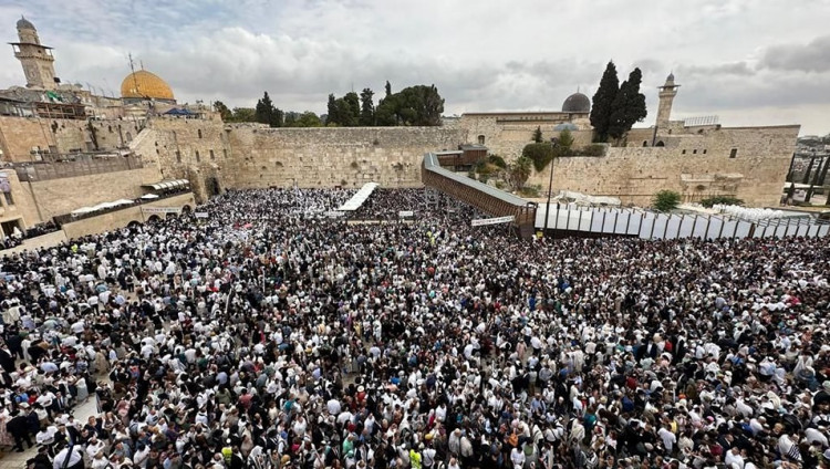 Более 50 тысяч евреев приняли участие в благословении коэнов у Стены Плача