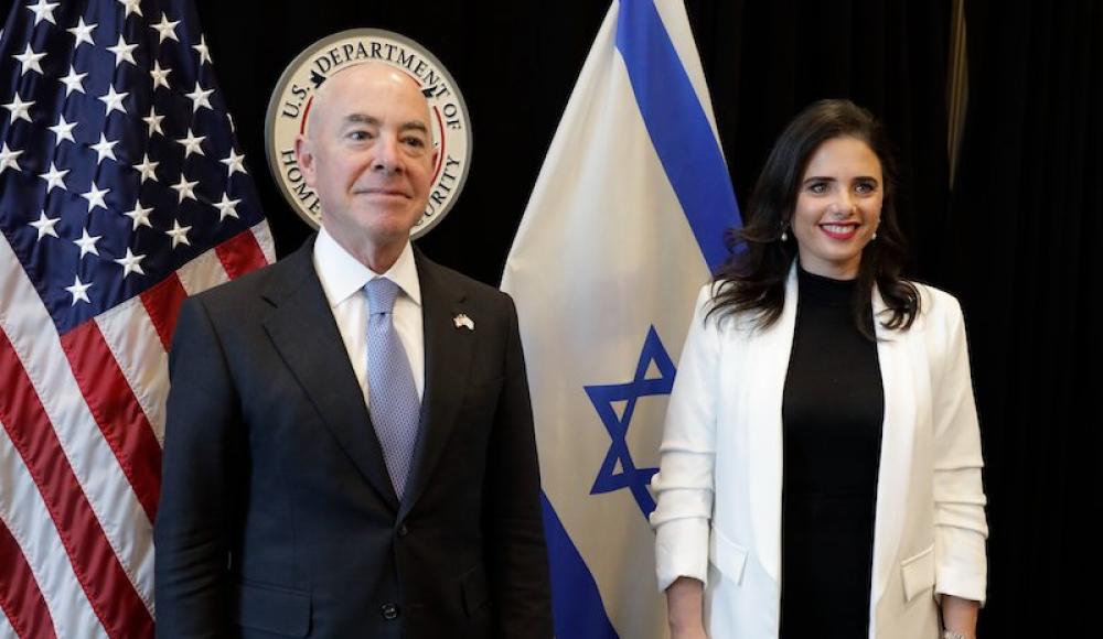 Глава МВД Израиля пообещала безвизовый режим с США через год
