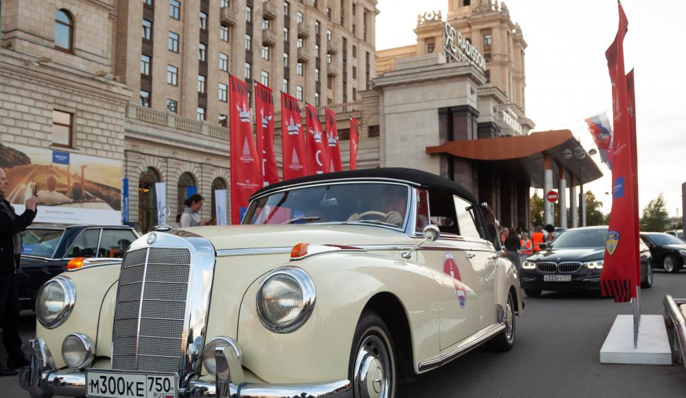 Radisson Collection Hotel, Moscow и Ралли Клуб Классических Автомобилей в День города проведут ралли «Ночная Москва»