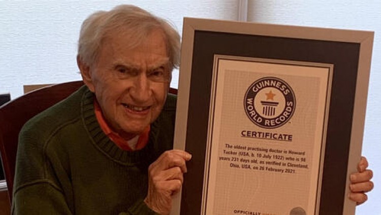 100-летний еврей из Кливленда признан старейшим практикующим врачом в мире