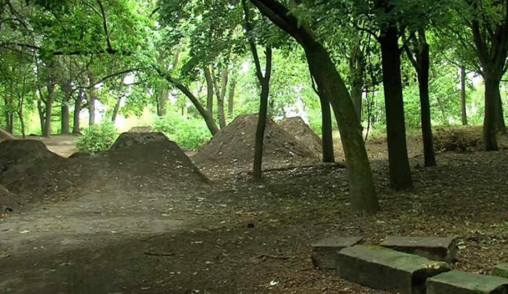 На Украине еврейское кладбище превратили в экстремальный велопарк