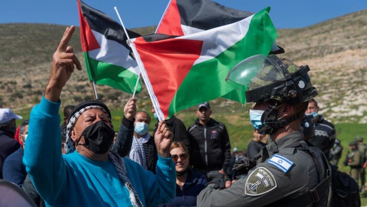 В Германии телеведущий уволен за участие в палестинской акции протеста на Западном берегу