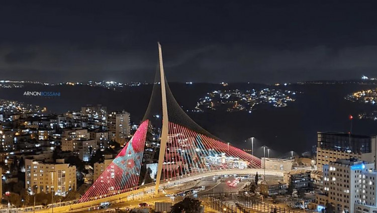 Иерусалим в знак поддержки подсветил «Струнный мост» в цвета флага пострадавшего от землетрясения Марокко