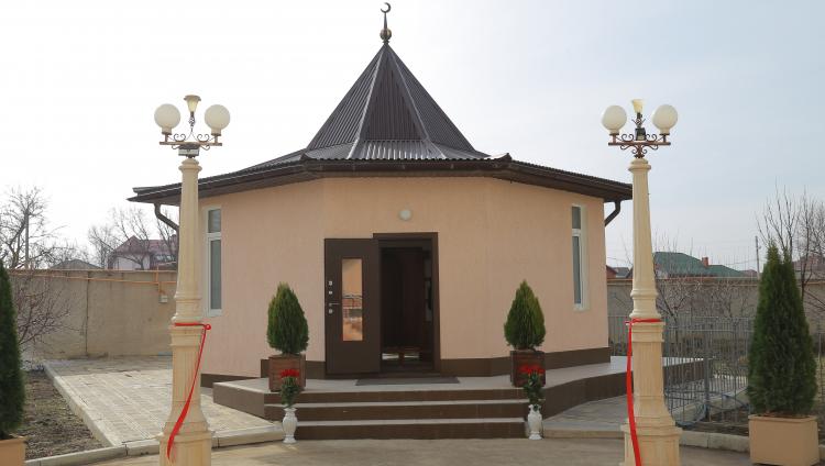 В Махачкале открыли поликонфессиональный духовно-просветительский центр с синагогой