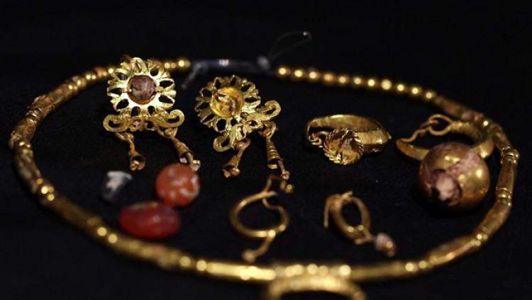 Израильские археологи впервые представят золотые украшения 1800-летней давности