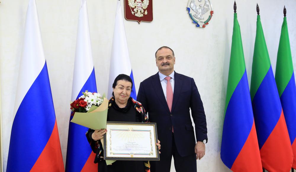 Депутат Народного Собрания Дагестана Людмила Авшалумова награждена почетной грамотой 