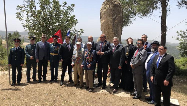 В Лесу Красной Армии под Иерусалимом возложили венки к монументу воинам-победителям