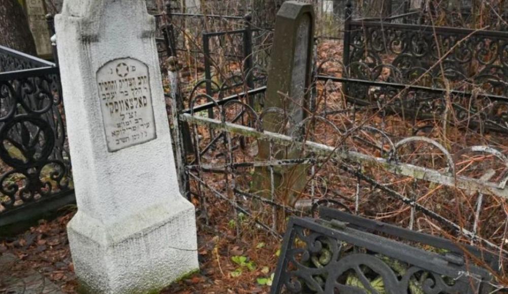 Еврейское кладбище разграбили в Бобруйске