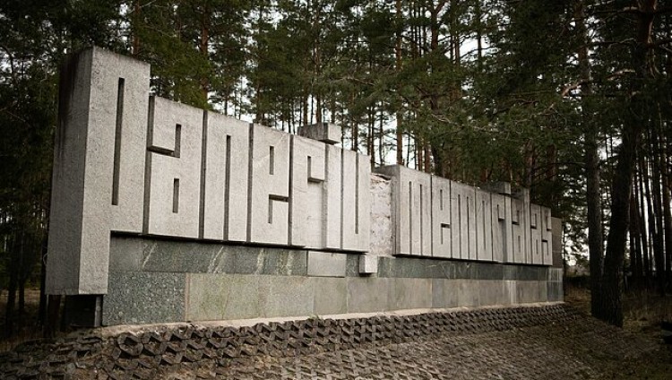 В Вильнюсе в четвертый раз осквернили памятник жертвам Холокоста
