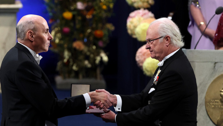 Дрю Вайсман и Клаудия Гольдин получили Нобелевские премии от короля Швеции
