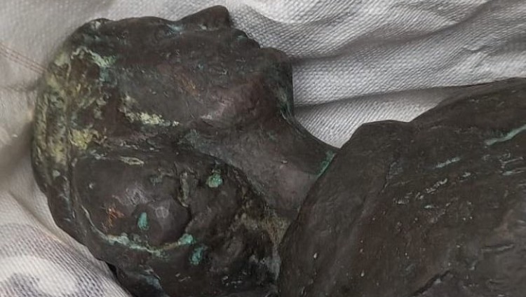 Полиция Буэнос-Айреса нашла украденную статую Анны Франк в трущобах