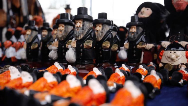 Власти Кракова признали антисемитскими статуэтки «Еврей на удачу»